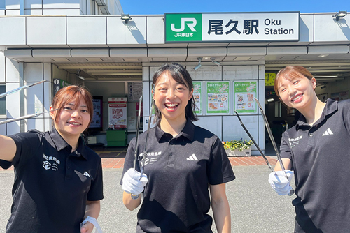 尾久駅前で集合写真